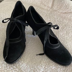 Donna Modella Lavorazione Artigiana Italian suede heels